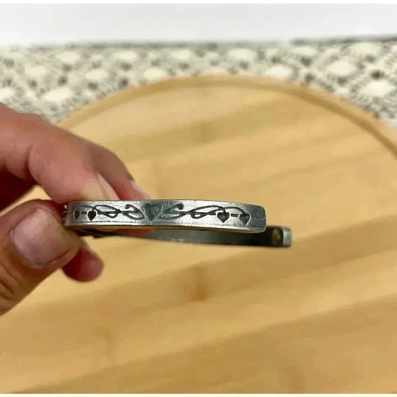 VTG Pewter Dual Hearts Cuff Bracelet Stamped SISK CB16 Unique - Picture 2 of 14